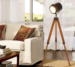 Lampe sur trépied cinéma en bois naturel tête orientable et hauteur réglable style vintage E27 pour salon et chambre