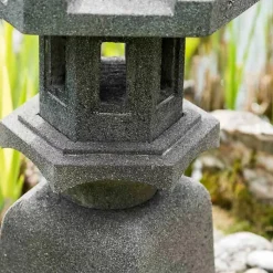 Lanterne japonaise pagode zen en pierre de lave 80 cm