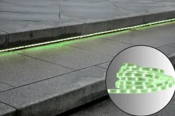 Le LED 'Stripe' outdoor 1000 cm, 36 watts, blanc chaud, avec changement de couleur, dimmable, télécommande et accessoires inclus