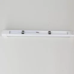 Luminaria linéaire LED 18W 60cm 6000K Blanc froid design compact écran blanc et ouverture de lumière à 180