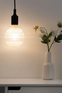 Modern Classic Edition Standard 230 V Globe LED Anneau réfléchissant E27 470lm 4,5W 2600K gradable Anneau réfléchissant blanc