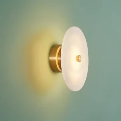 Petit spot ou applique ronde en marbre blanc avec détail doré - Lilasea