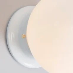 Plafonnier rétro en verre opale blanc - Scoop