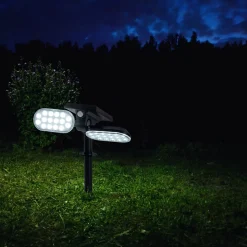 Projecteur solaire à LED 'Paco' pour l'extérieur avec LED fixe, piquet de terre solaire en plastique noir, hauteur 31,9 cm