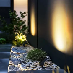 Projecteur solaire de jardin à LED IP65 500 lm avec piquet et capteur crépusculaire - 3000K