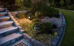 Spot à piquer d'extérieur solaire Sambuco LED integrée noir dimmable IP44 3W 230lm Eglo