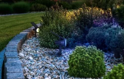 Spot à piquer d'extérieur solaire Sambuco LED integrée noir dimmable IP44 3W 230lm Eglo