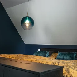 Suspension Art Déco en laiton avec verre bleu océan 33 cm - Pallon