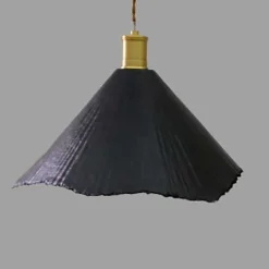 Suspension ou lustre conique en papier gaufré noir Sam électrifiée