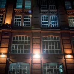 Xanlite - Projecteur mural noir LED IP65, 2700 lumens, conso 30W (éq 160W), Blanc chaud - PR30WMCEE